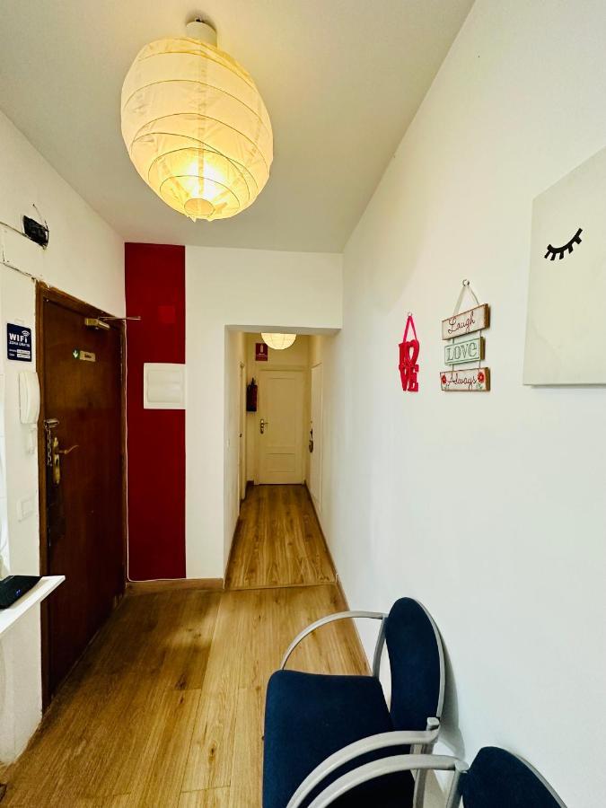 Punta Me Rooms Near The Gran Via Madrid Exterior photo
